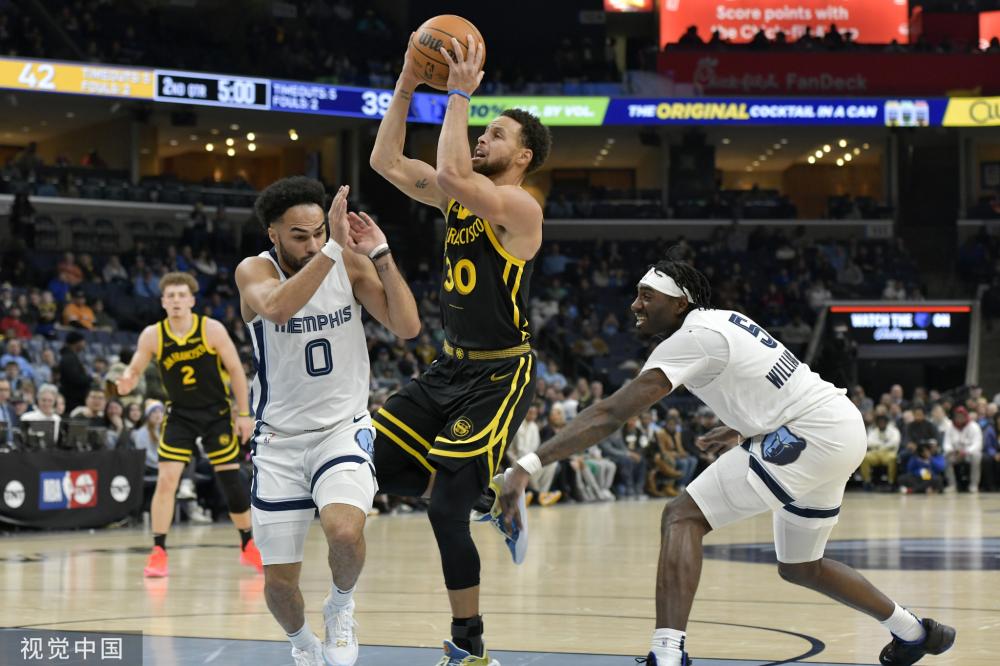 围绕莱万展 围绕莱万展