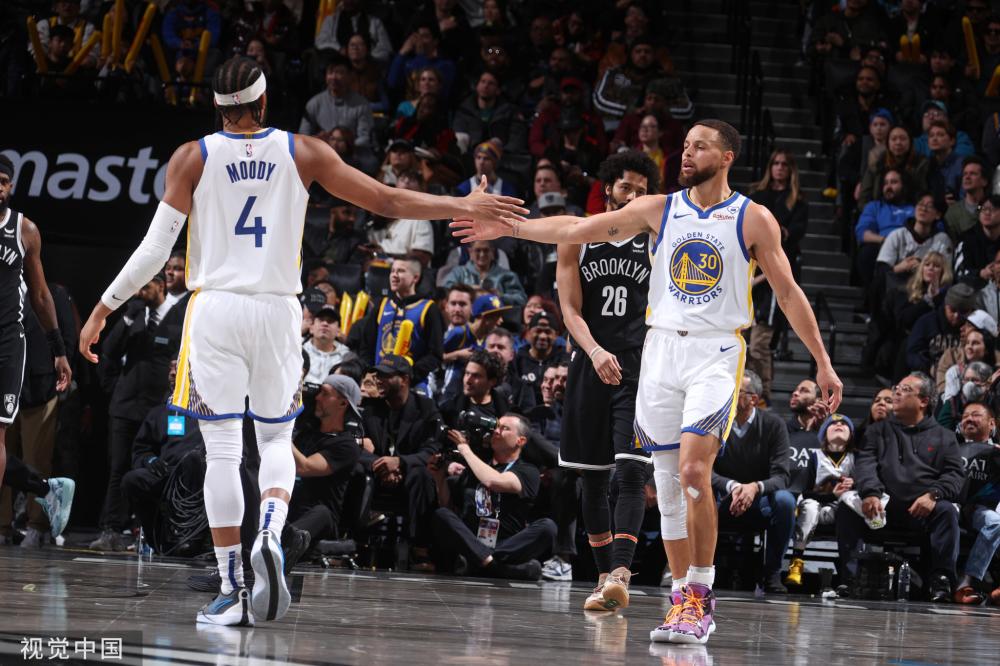 在一个充满 在一个充满